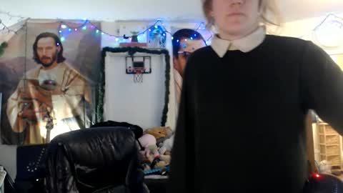 Katie online show from February 16, 6:33 am