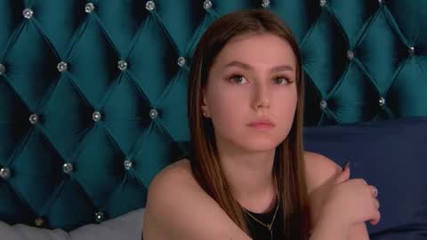 katiereeves online show from October 23, 7:15 pm