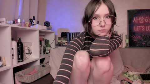 katkittykate online show from April 11, 7:40 pm