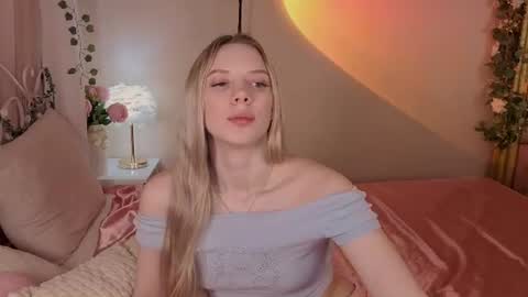 katt_yy online show from June 26, 5:13 am