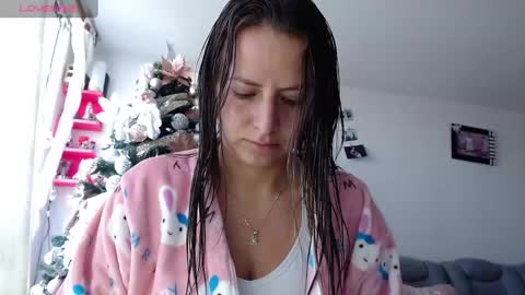 Snapshot of kattie_love chatting on January 16, 1:25 pm kattie online show from January 16, 1:25 pm