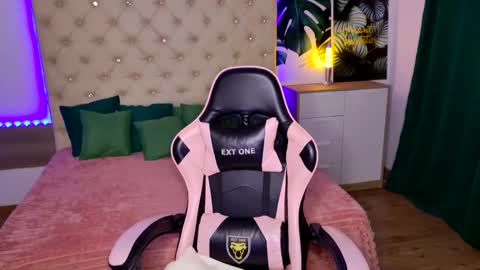 KattieSims online show from February 28, 4:21 am