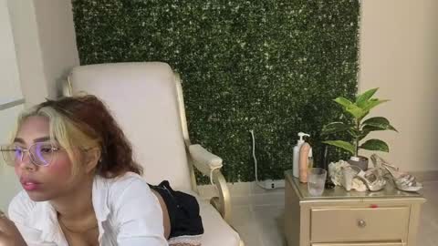 katy_love222 online show from May 31, 6:09 pm