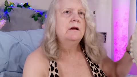 katy_nicole online show from April 4, 7:10 pm