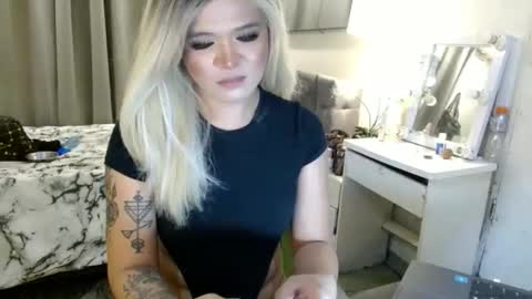katykiat online show from June 9, 1:33 pm