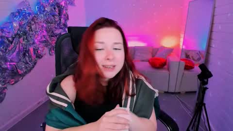 The woman of your dreams online show from October 7, 3:52 pm