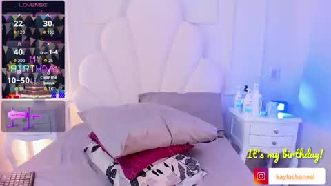 kaylachannell online show from June 26, 5:13 am