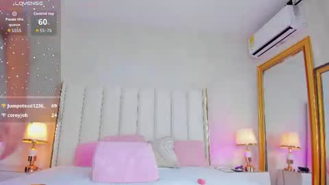 kayladavies_ online show from June 12, 9:47 pm
