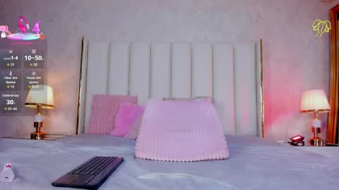 kayladavies_ online show from June 6, 10:15 pm