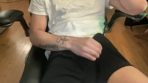 Keesey23 online show from February 26, 3:43 am