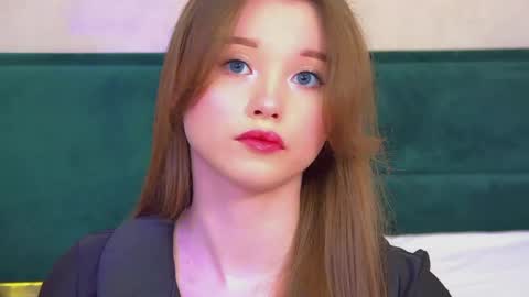 Keira online show from May 26, 6:25 pm