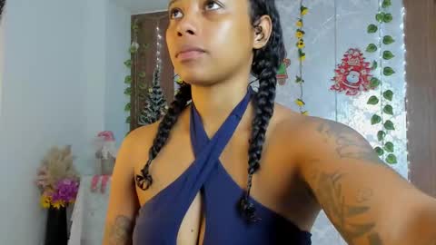 kelly__thomson online show from December 4, 1:33 pm