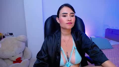 Snapshot of kelly_richardson1 chatting on February 12, 2:56 am elena online show from February 12, 2:56 am