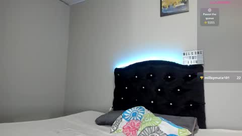 kellyMillian  online show from November 3, 9:05 pm