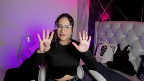 kellymurmonth online show from December 2, 2:32 am