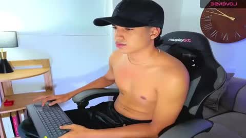 ken_blaker online show from July 10, 12:37 am