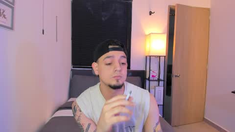 kendel_dimitri online show from April 15, 6:28 am