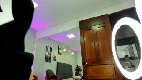 Kendra London online show from March 4, 11:51 am