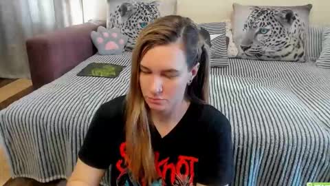 Kendra online show from April 18, 1:40 am