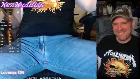 Snapshot of kenkuddles chatting on October 29, 1:29 am Ken Kuddles online show from October 29, 1:29 am