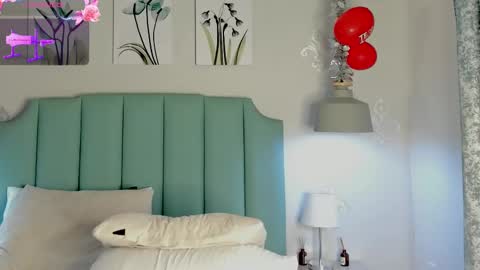 kentha_mitchells online show from February 16, 4:10 pm