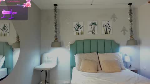 kentha_mitchells online show from February 13, 9:51 am