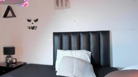 kentha_mitchells online show from October 27, 11:10 am