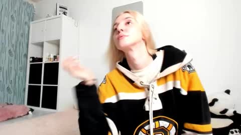 Kenzie online show from December 6, 5:03 am