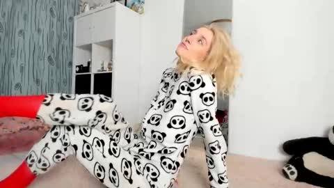 Kenzie online show from November 8, 5:10 am