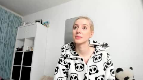 Kenzie online show from November 14, 4:58 am