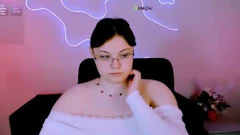  Your cute Kerry  online show from June 15, 6:33 pm