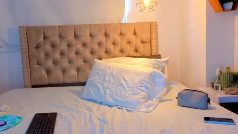 Kery Hillson online show from March 8, 1:48 pm