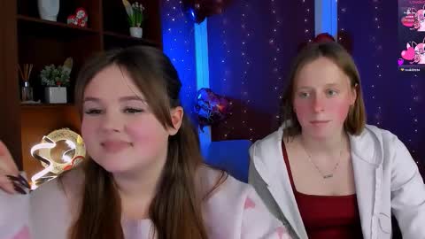 keuli_li online show from February 9, 8:00 pm