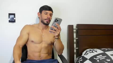 kevin_malone22 online show from February 2, 3:15 am