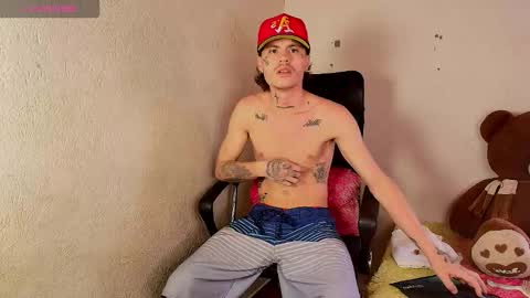 kevinperlas_ online show from February 20, 7:27 pm