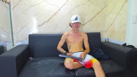 kevinperlas_ online show from November 27, 9:22 pm