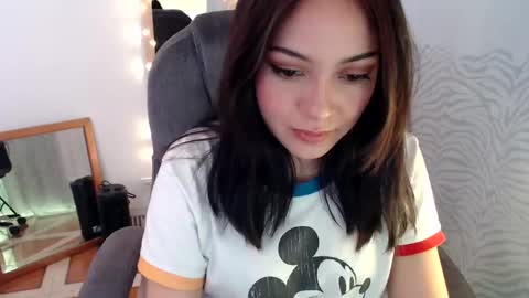 Snapshot of khal_girl chatting on March 4, 3:48 pm Liss online show from March 4, 3:48 pm