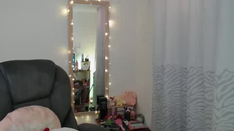 Snapshot of khal_girl chatting on February 3, 2:45 pm Liss online show from February 3, 2:45 pm