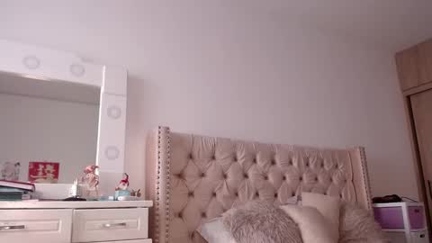 khloe33 online show from February 22, 5:35 pm