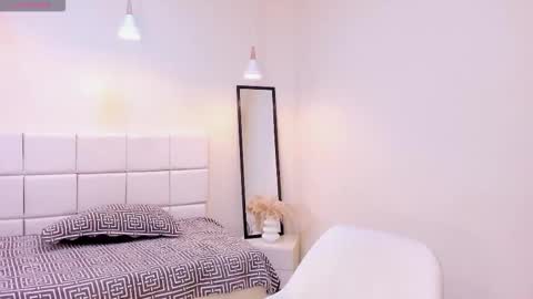 Khloe online show from January 19, 12:59 pm