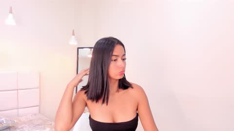 Khloe online show from March 23, 12:43 pm