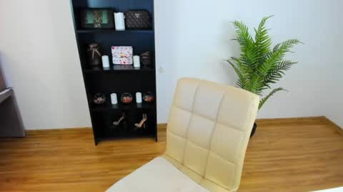 Khloe online show from July 18, 5:04 pm