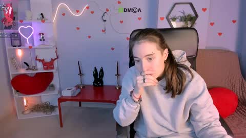 khloebeauty online show from April 5, 7:11 pm