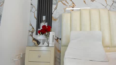 Khloe online show from February 20, 8:17 am