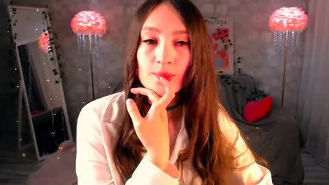 Kiana online show from June 8, 9:05 pm