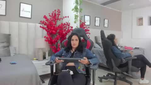 kiara kismet online show from June 19, 1:00 am