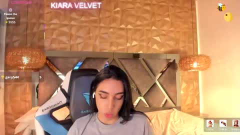 kiara_velvet__ online show from April 18, 5:09 am