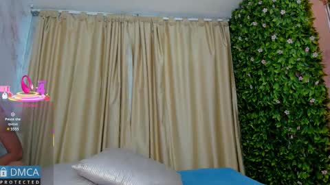 Kiara Zahiri online show from September 25, 11:17 am