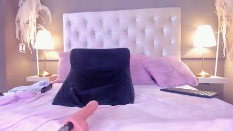 KIARA  online show from June 8, 1:28 am