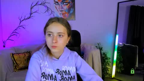 kiki_swan online show from September 29, 5:50 am